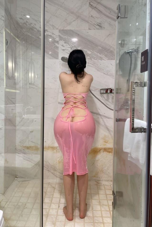 [微密圈]迷人的五姨太 –湿身诱惑 [19P-72M]